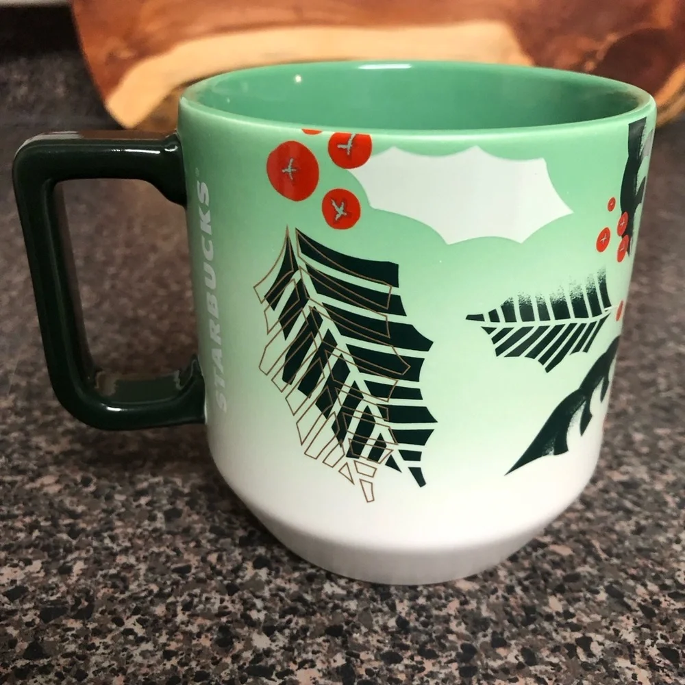 Starbucks‎ 2020 Christmas Coffee Mug Green Holly Berries Mistletoe 14oz
